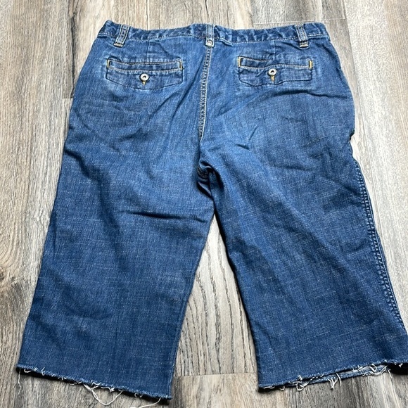 Columbia Women’s Cut Off Bermuda Jean Denim Shorts check measurements for sizing - Picture 9 of 11